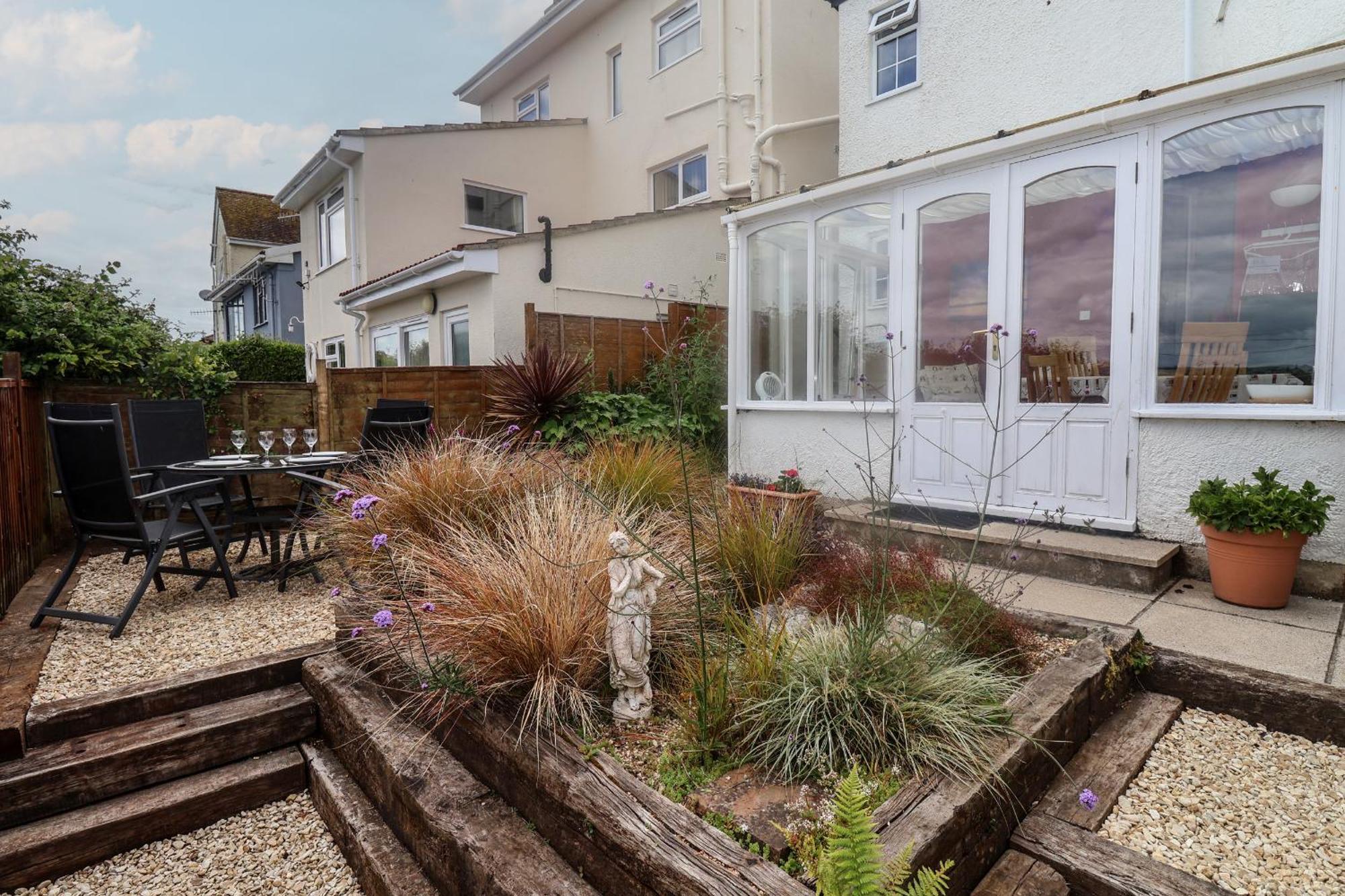 Bay View Apartment Lyme Regis Exterior photo